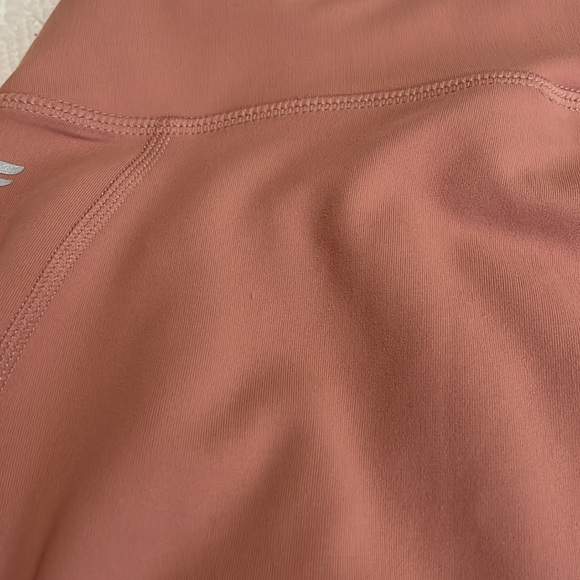 Fabletics high-waisted side pockets 7-8 legging. Pink/mauve. Size L. - Picture 6 of 7